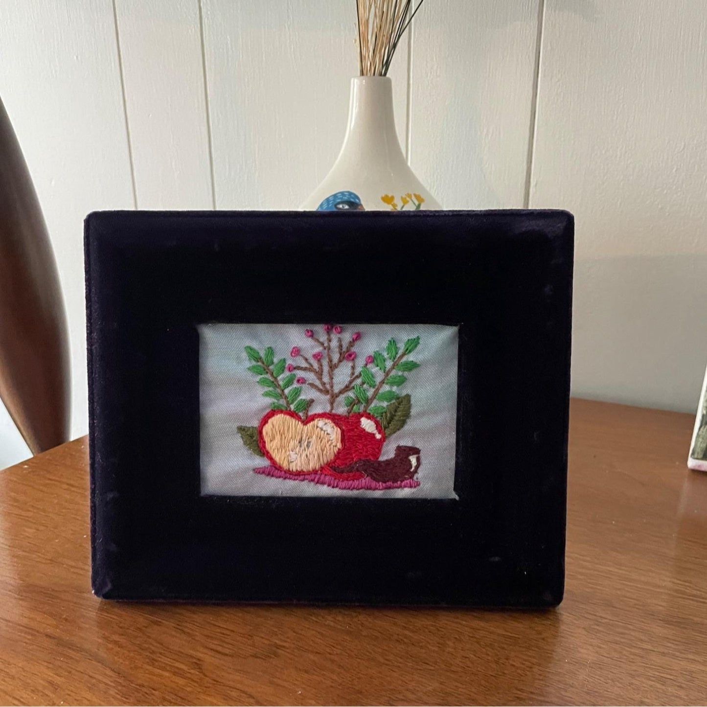 Hand Embroidered Rosh Hashanah Apple Artwork 6.5 x 8 Jewish New Year Decor Gift