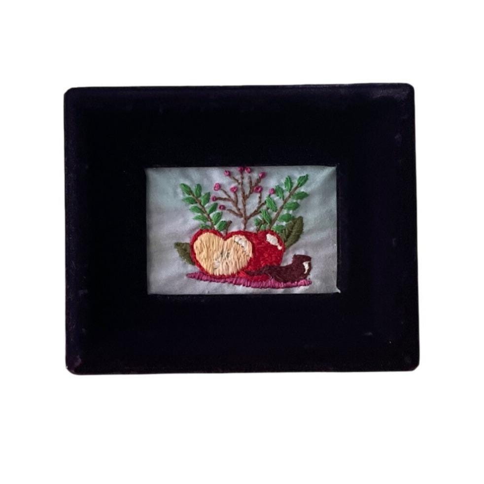 Hand Embroidered Rosh Hashanah Apple Artwork 6.5 x 8 Jewish New Year Decor Gift