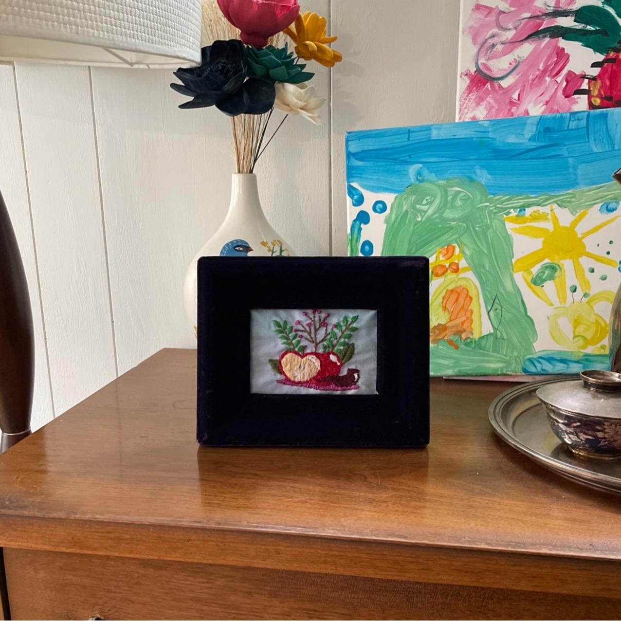 Hand Embroidered Rosh Hashanah Apple Artwork 6.5 x 8 Jewish New Year Decor Gift