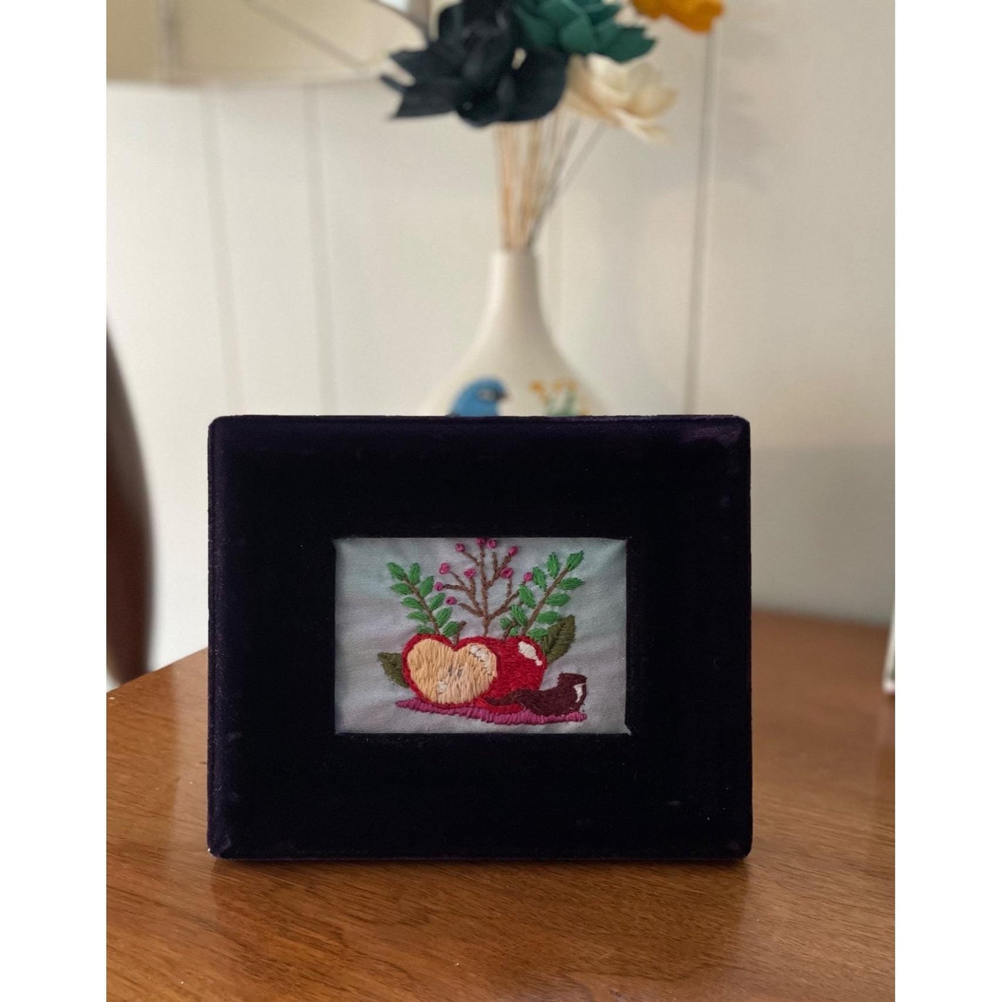 Hand Embroidered Rosh Hashanah Apple Artwork 6.5 x 8 Jewish New Year Decor Gift