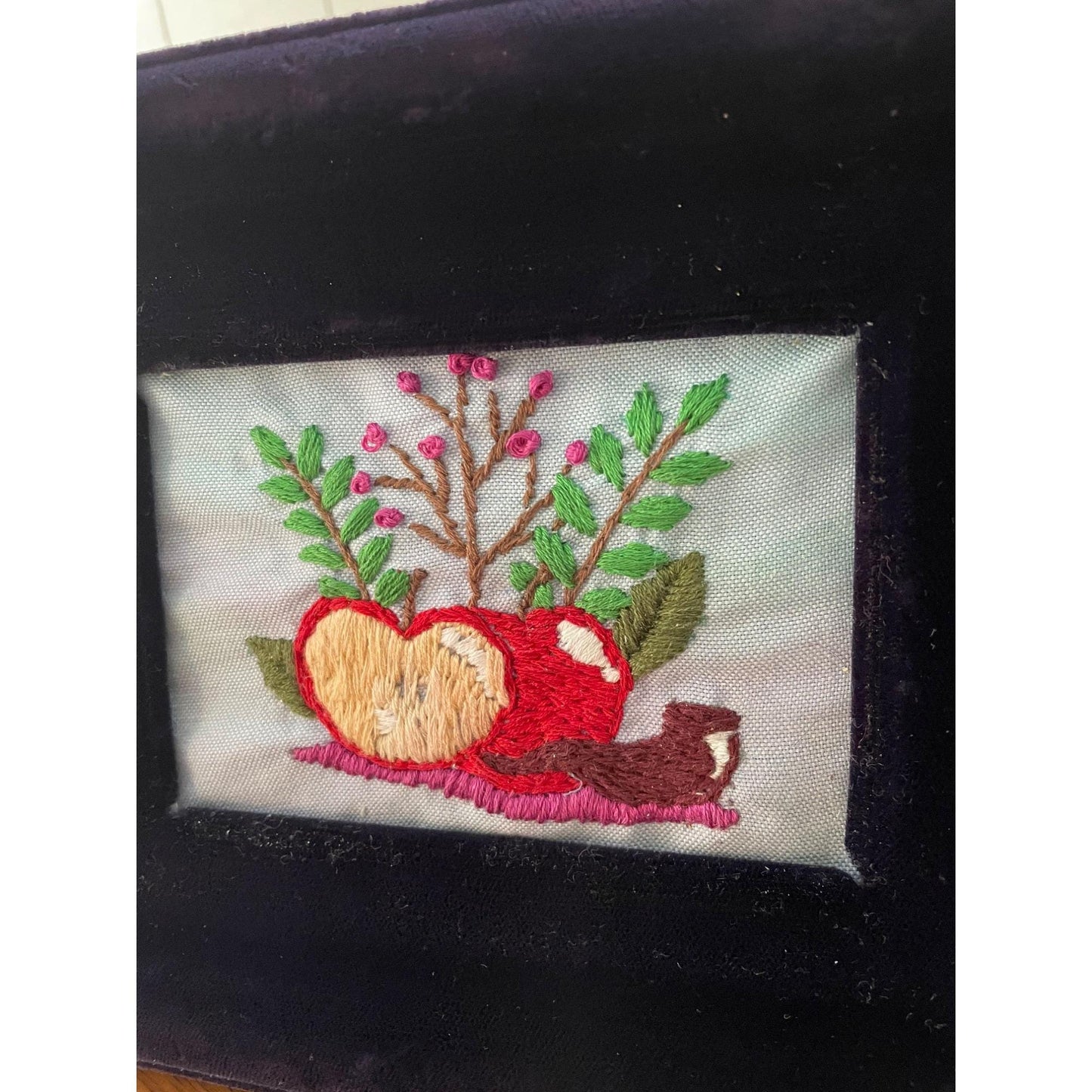 Hand Embroidered Rosh Hashanah Apple Artwork 6.5 x 8 Jewish New Year Decor Gift