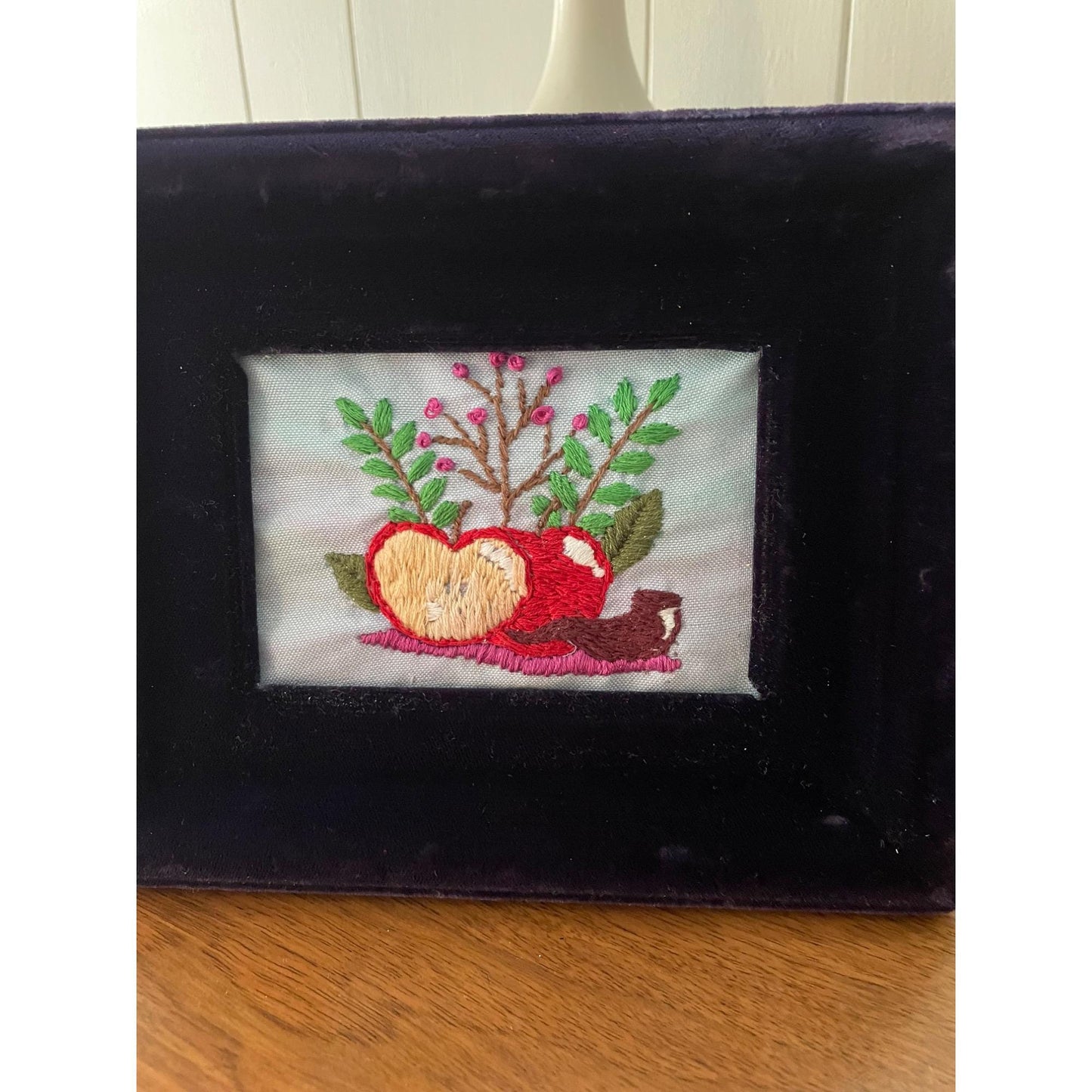 Hand Embroidered Rosh Hashanah Apple Artwork 6.5 x 8 Jewish New Year Decor Gift