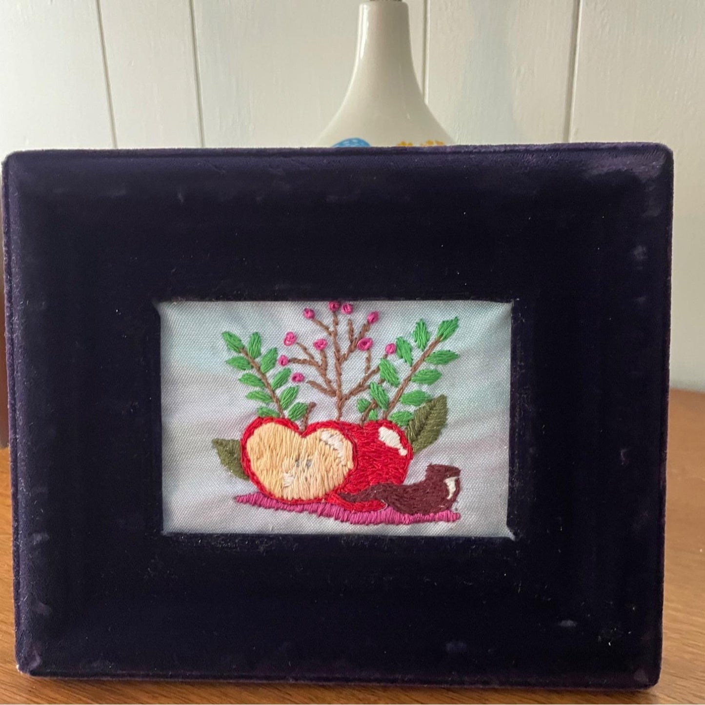 Hand Embroidered Rosh Hashanah Apple Artwork 6.5 x 8 Jewish New Year Decor Gift